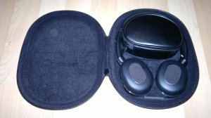 Photo of Nokia BH-905i in case