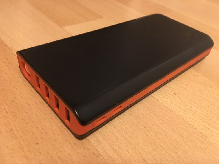 Photo of EasyAcc 20000mAh USB power bank